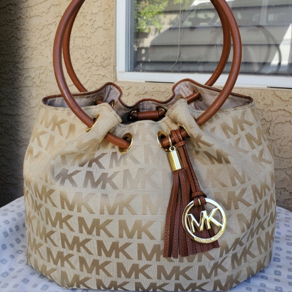 Michael Kors Signature Canvas & Leather Brown Cream EW Ring Tassel Shoul… - Picture 14 of 16